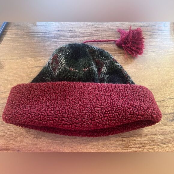 L.L. Bean Red and Black Knit Beanie - Picture 1 of 4